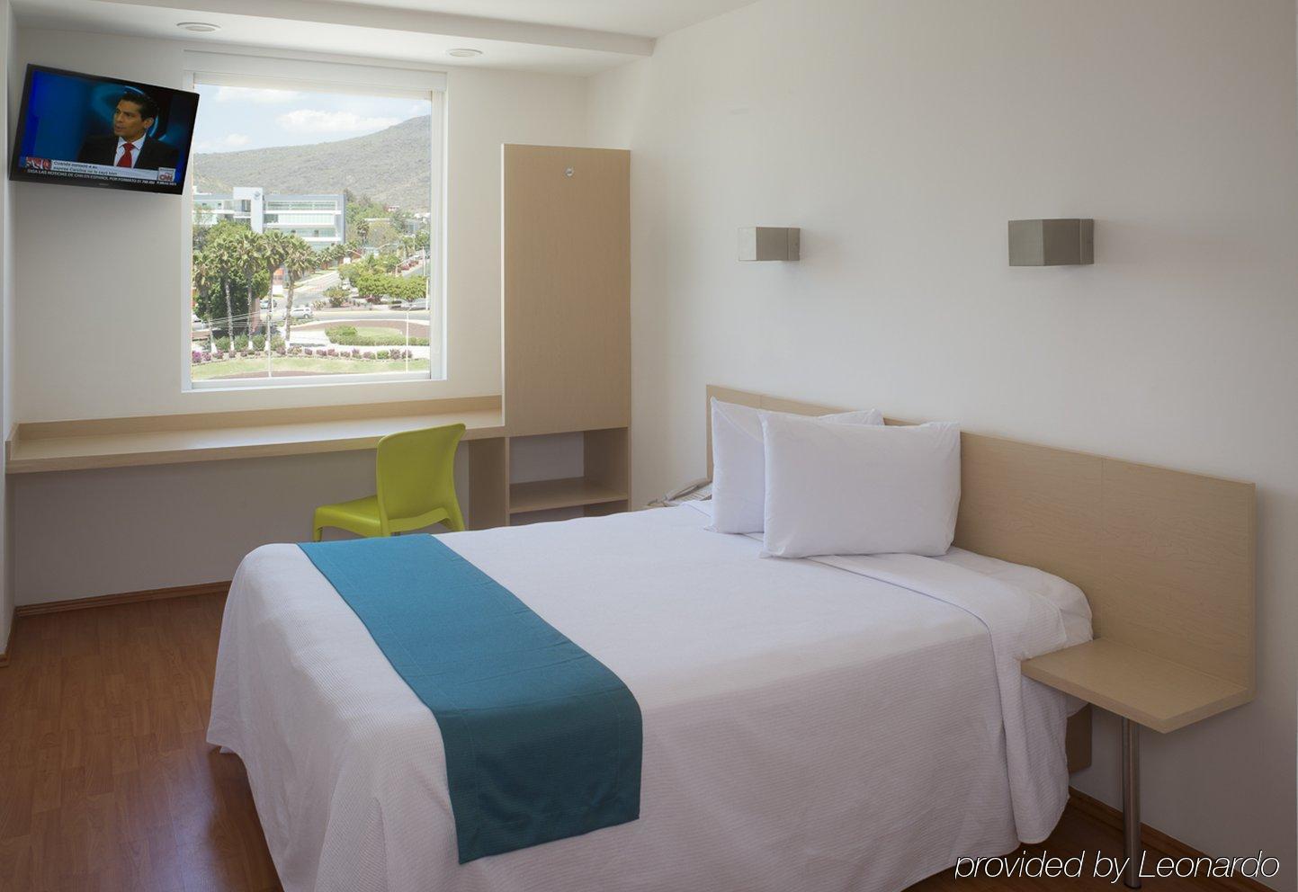 One Irapuato Hotel Exterior photo