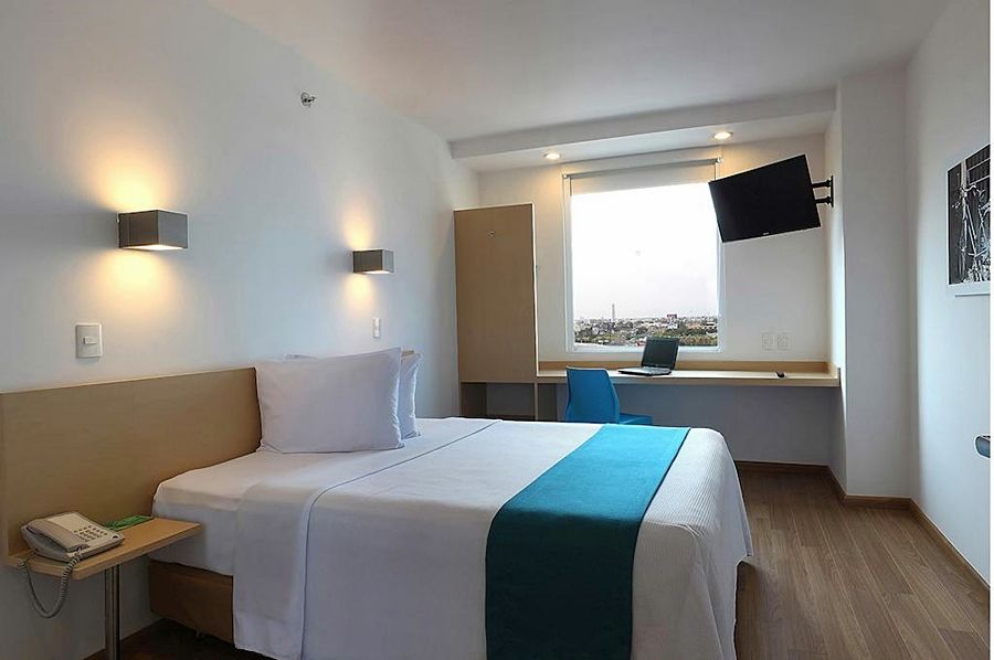 One Irapuato Hotel Exterior photo